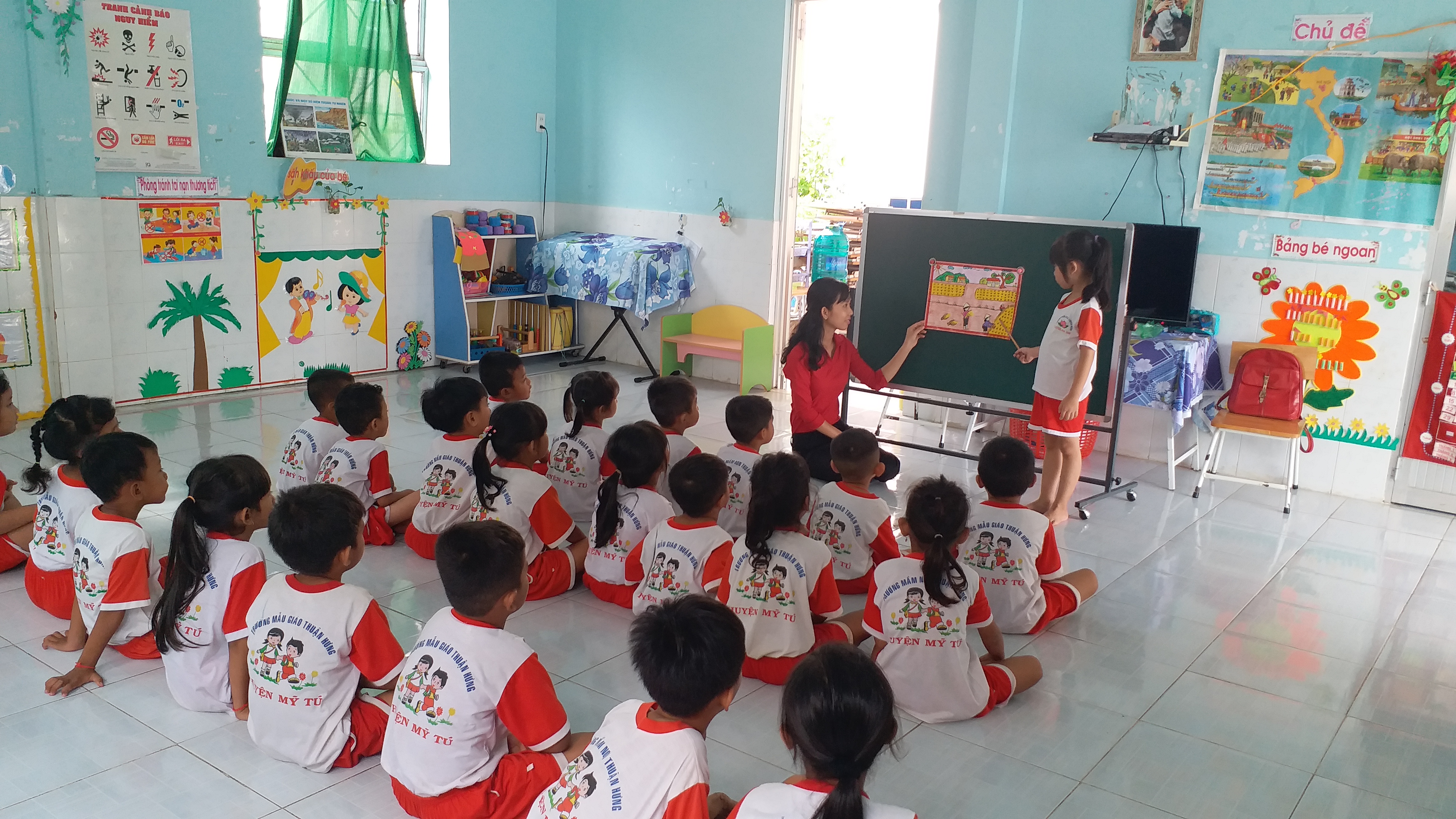 TRƯỜNG MẦM NON THUẬN HƯNG TỔ CHỨC CHUYÊN ĐỀ “TĂNG CƯỜNG TIẾNG VIỆT CHO TRẺ”