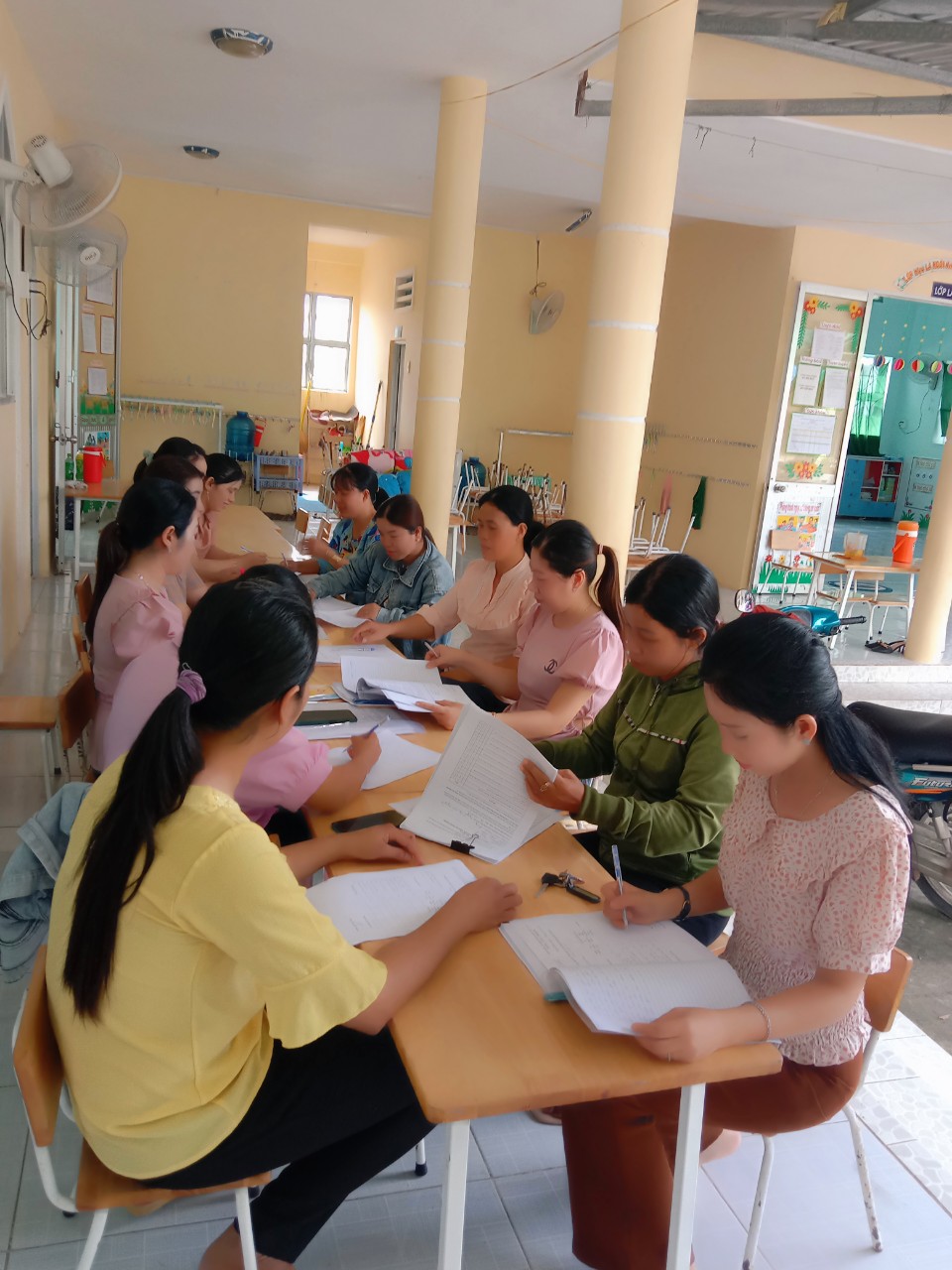 SINH HOẠT CHUYÊN MÔN THEO NGHIÊN CỨU BÀI HỌC Ở TRƯỜNG MẦM NON THUẬN HƯNG